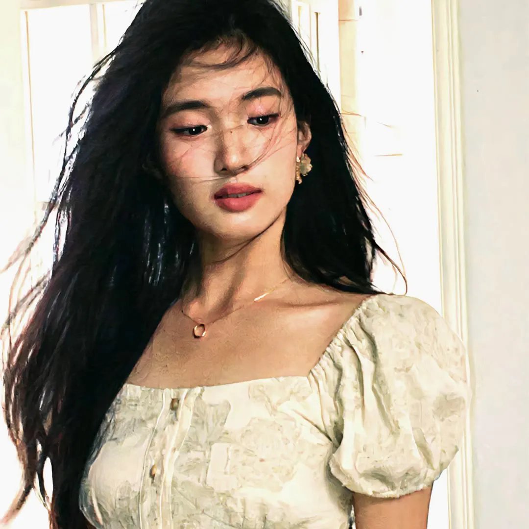 蒙娜丽莎与血月亮